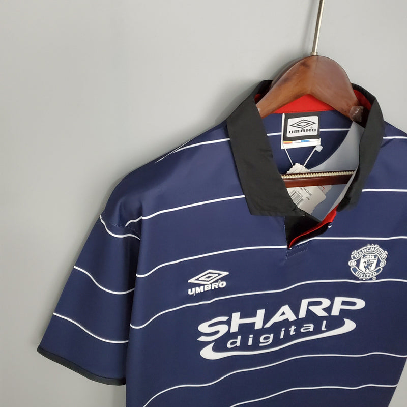 MANCHESTER UNITED II 99/00 MAN (RETRO)